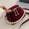 Нежная бархатная высококачественная красная жемчужная сумочка, модный дизайн, роскошная мини-сумка-ведро, женская новая сумка через плечо