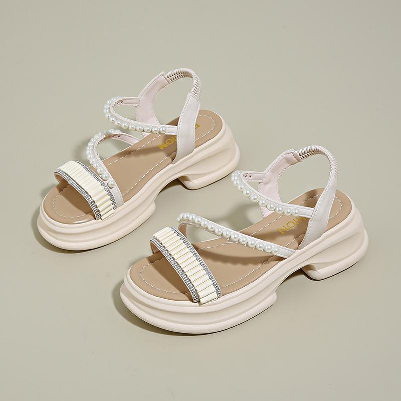 Модные сандалии в стиле феи женские 2025 года на толстой подошве с полой пряжкой из одного слова, простые пляжные сандалии