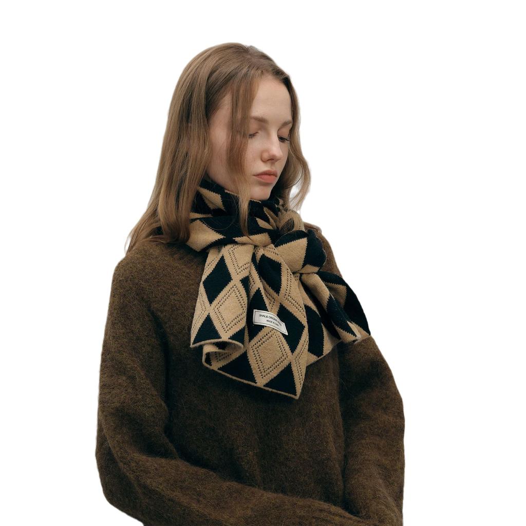 Niche Designer Versatile Warm Senior Sense Winter Warm Two-color Rhombus Knitted Plaid Scarf Women