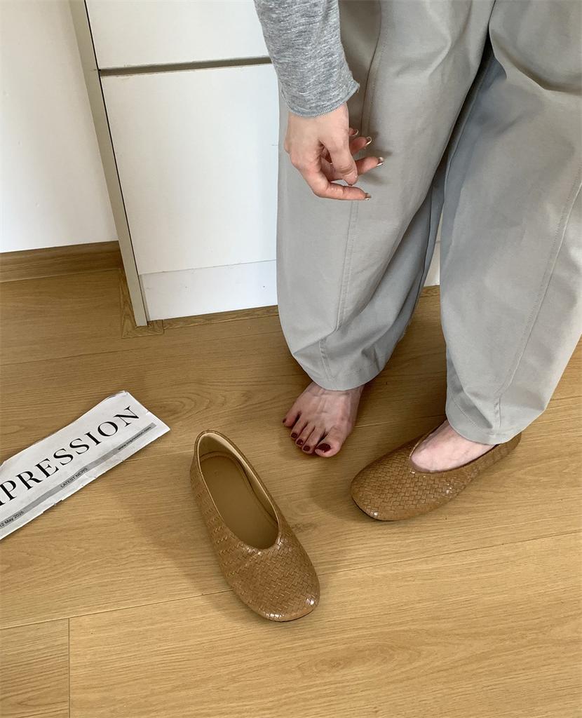 Leather Version~ New Spring and Autumn Niche Design Soft Leather Single Shoes Women's Shallow Mouth Sole Comfortable Woven Shoes Grandma Shoes Lad