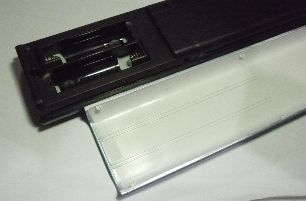 Sony Мультипульт дистанционного управления. Может управлять до 3 телевизорами/рекордерами Silver S RM-PZ210D и т. д.. RM-PZ210D