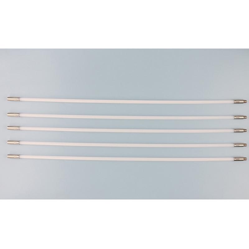 Набор для чистки дымохода и вентиляционного отверстия сушилки включает гибкий стержень и щетки с выдвижным стержнем, подходящий для эффективной чистки