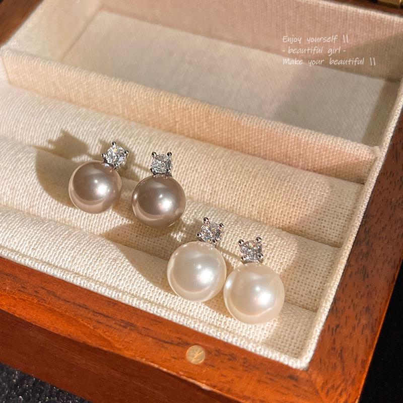 Серьги из серебра 925 пробы с жемчугом и цирконием: Элегантный, универсальный и сверкающий для женщин.