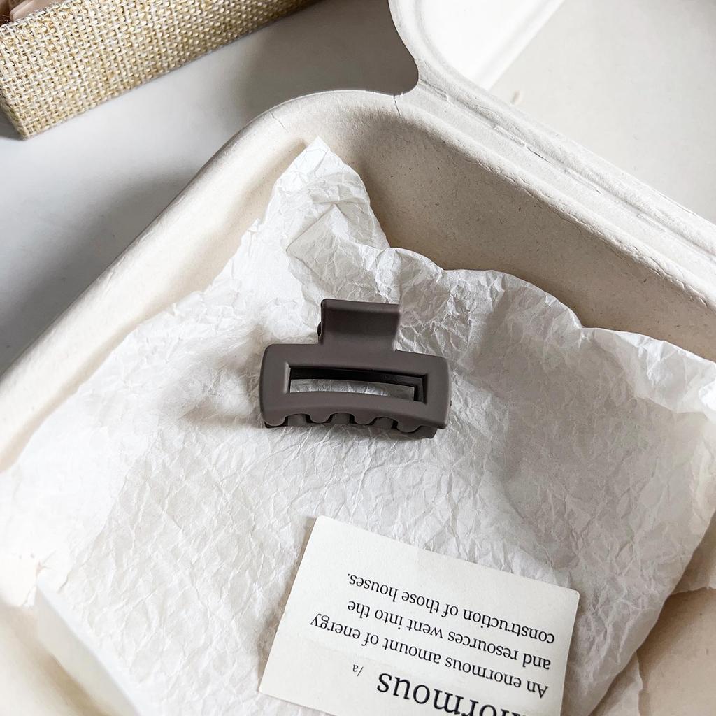 Универсальная заколка для волос в виде акулы с матовым цветочным узором для хвостиков и полузавязанных причесок