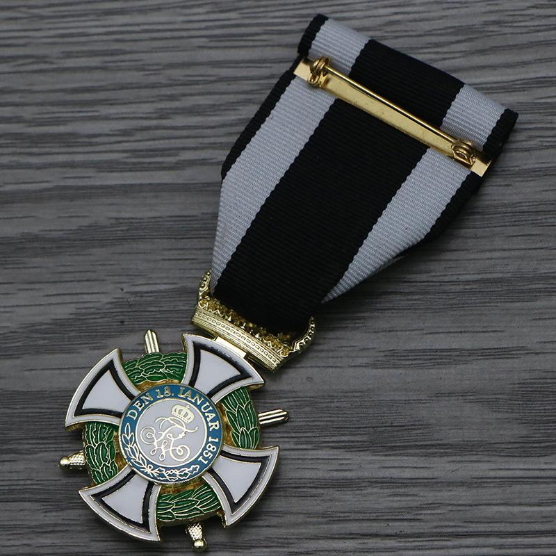 Прусский Рыцарский Крест Медаль Гогенцоллерна Версия с Двумя Мечами Реквизит для Фильма Декоративная Медаль Коллекционная