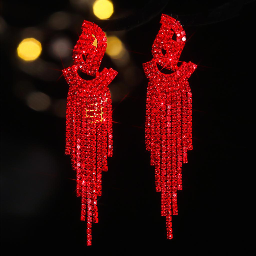 Стильные симметричные серьги с длинными кисточками и бриллиантами