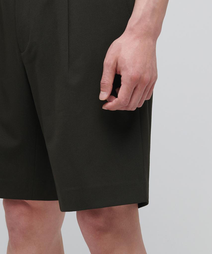 MUSINSA STANDARD Lightweight Hidden Banding Half Slacks [Khaki]