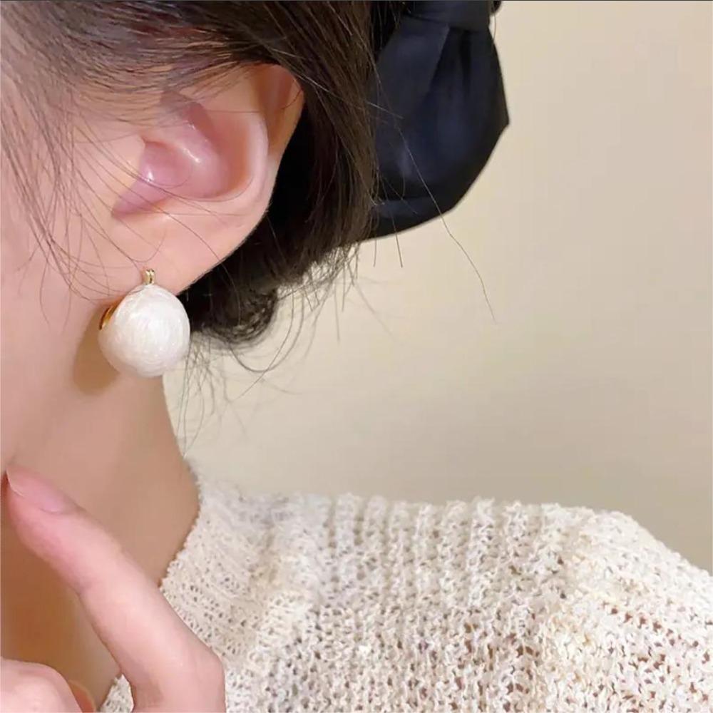 Niche Temperament Light Luxury High Sense Drop Glaze Ear Buckle Round Doudou Port Style Earrings