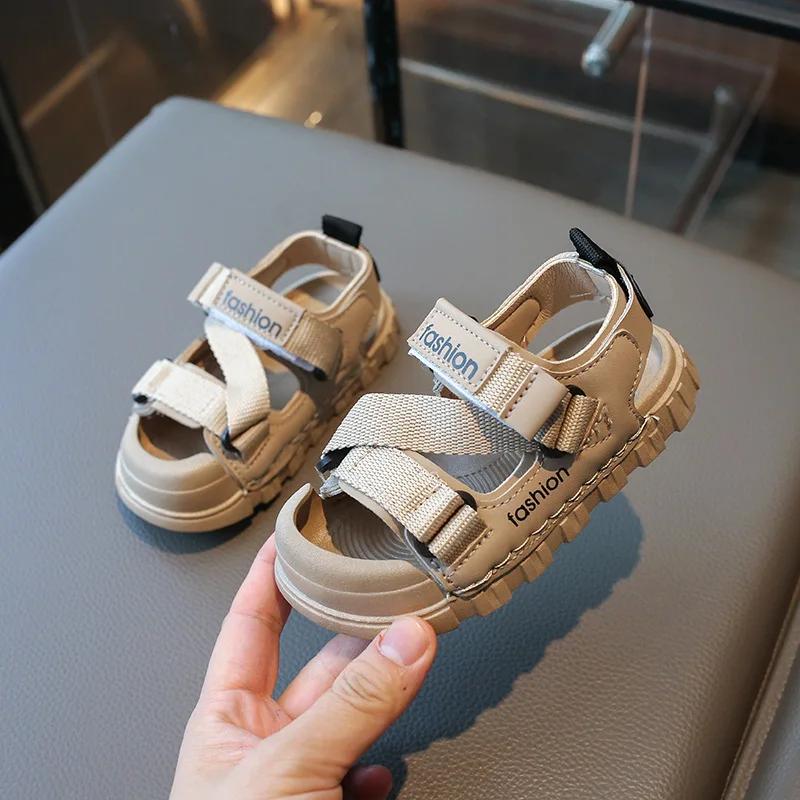 Модные сандалии для девочек 2024 года, летние новые туфли для мальчиков на плоской подошве с закрытыми носками, детская красивая универсальная пляжная обувь, нескользящая, износостойкая