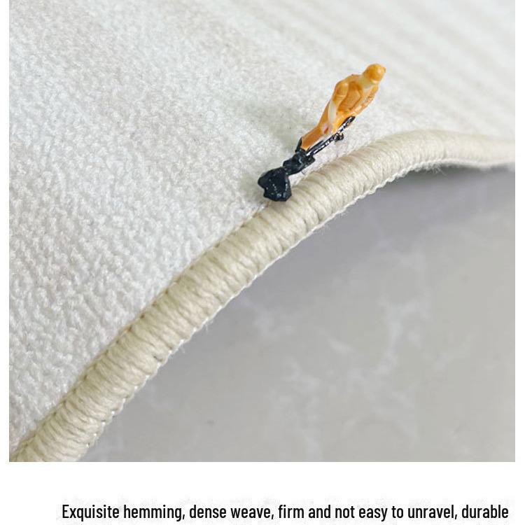 Французский кремовый ковер, диван в гостиной, журнальный столик, дом в стиле ретро, спальня с красной книгой, прикроватное одеяло.