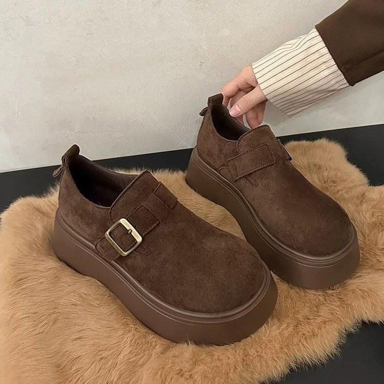 Womens Retro Platform Loafers With Metal Accents For Fall Winter Casual Wear