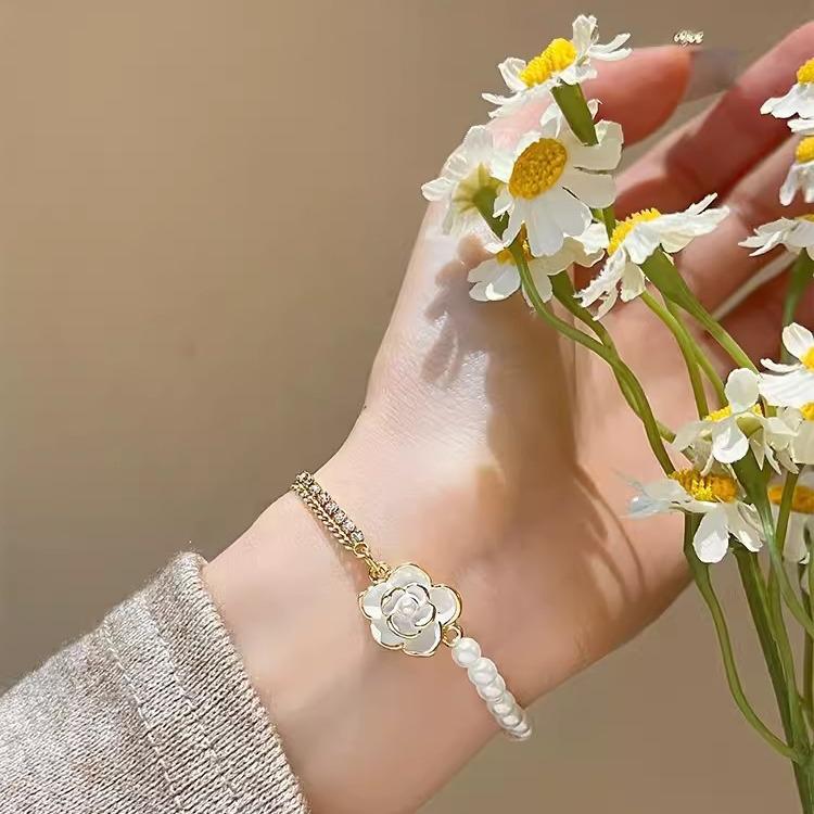 Элегантный браслет из французского жемчуга «Камелия» для женщин — универсальный подарок на любой случай