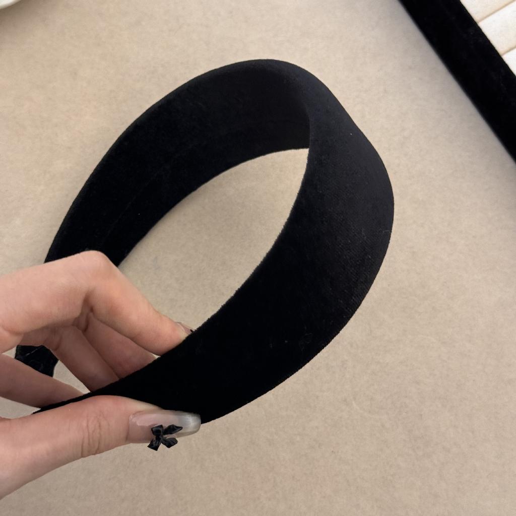 Korean-Style Retro Velvet Headband Simple Gradient Red Versatile High Cranial Accessory for 2024 New Year Atmosphere