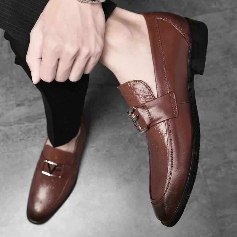Мужская обувь 2025 лето новая легкая роскошь высокое чувство взрослые мужчины заостренный носок один педаль увеличение высоты удобные деловые кожаные туфли