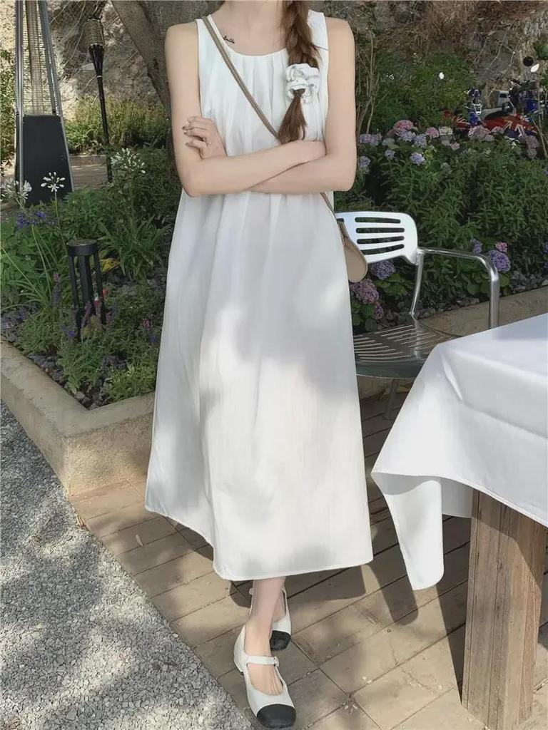 Женское летнее платье без рукавов в корейском стиле белого цвета для похудения