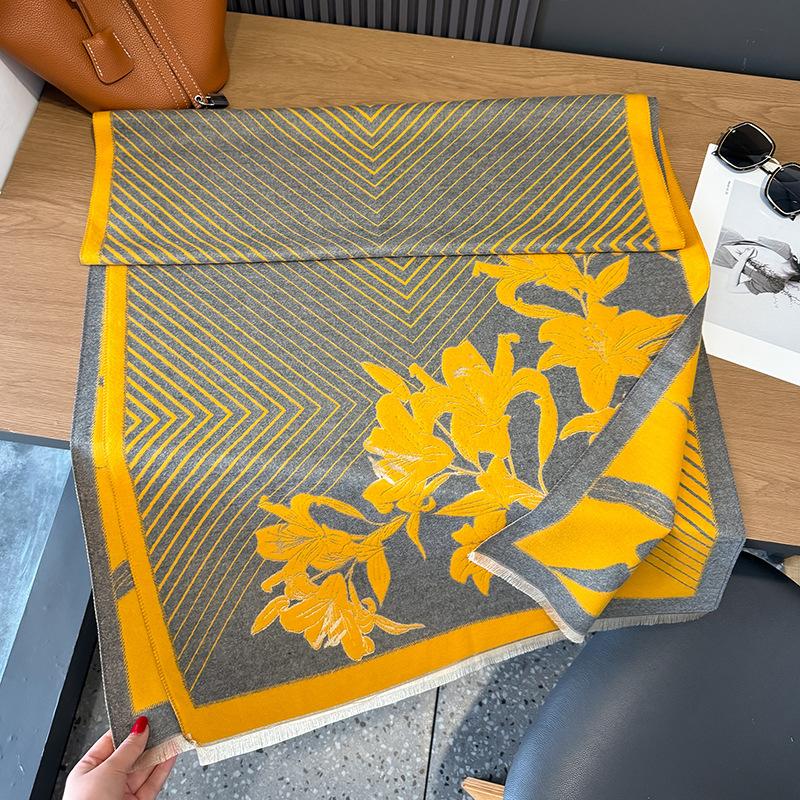 Camellia Contrasting Color Double-Sided Scarf Winter High-End Warm Shawl