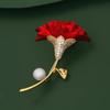 Красная гвоздика брошь Высококачественная женственная роскошная жемчужная брошь Нишевый дизайн булавка костюм аксессуары