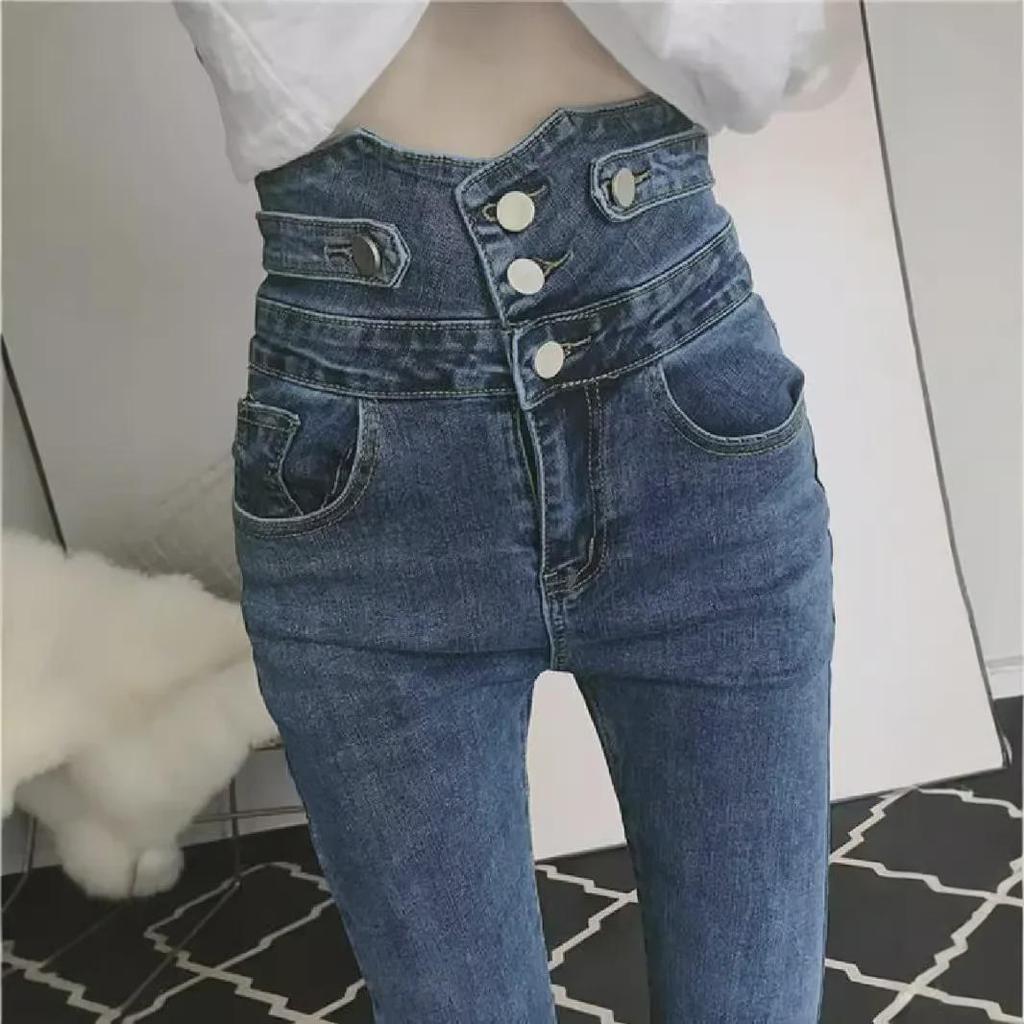 Женские черные узкие джинсы-карандаш с высокой талией и множеством пуговиц