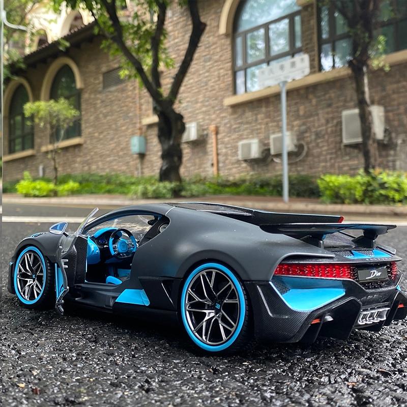 1 :32 Bugatti Veyron Divo Alloy Sports Car Model Diecast Metal Toy Vehicles Car Model Simulation Sound Light Collection Kids Gift