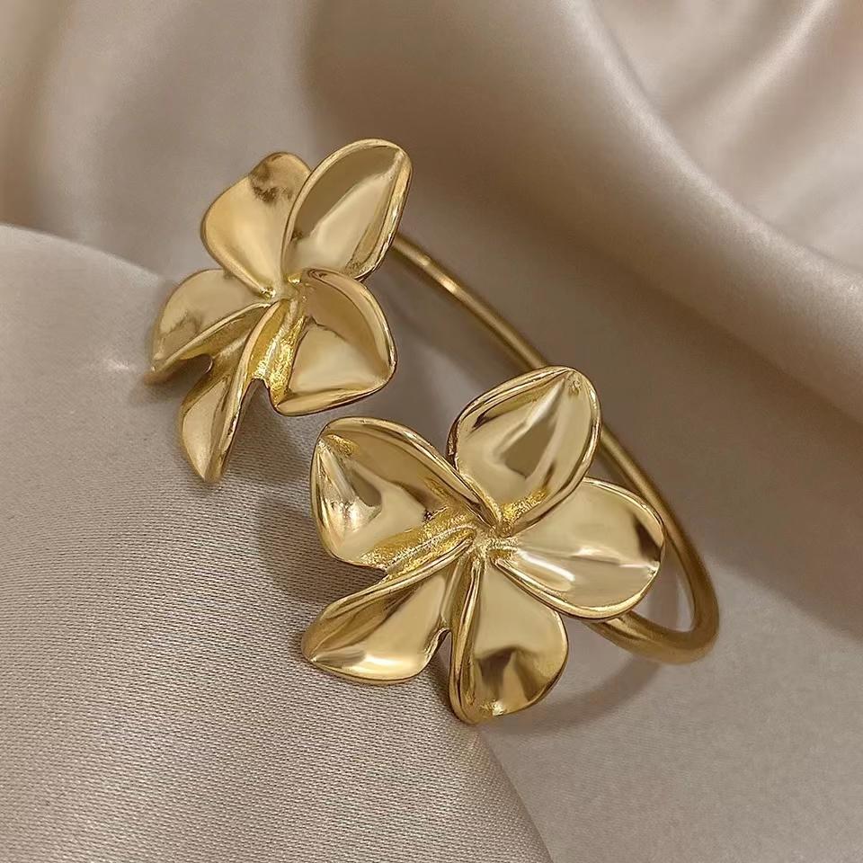 Stylish Double Big Flower Cuff Bracelet Fashion Creative Gold/Silver Color Metal Floral Bangle For Women Personality Simple Dail
