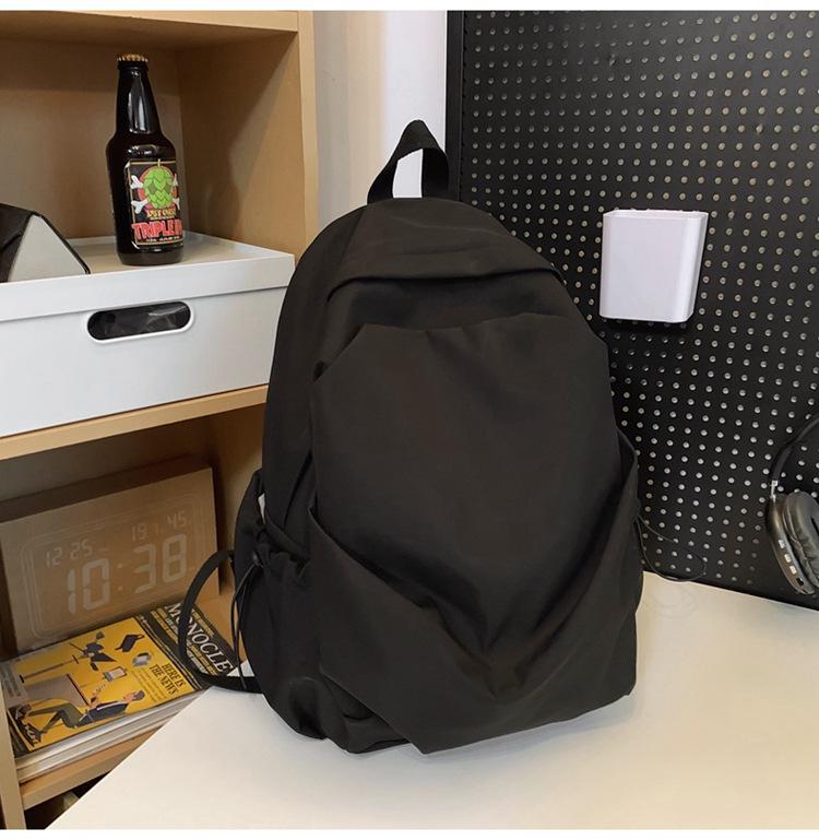 Large Capacity Nylon Lightweight Fashion Backpack for Casual Hiking and Commuting