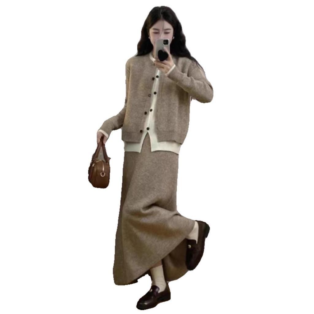 Plus Size Women's Autumn Outfit: Slimming Pear-Shaped Skirt, Relaxed Three-Piece Set