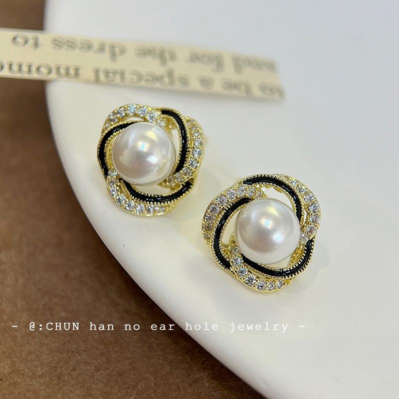 Micro-inlaid zircon wound pearl earrings, mosquito coil disc, high-end sense, exquisite, small oil-dripping stud earrings, French elegant earrings.