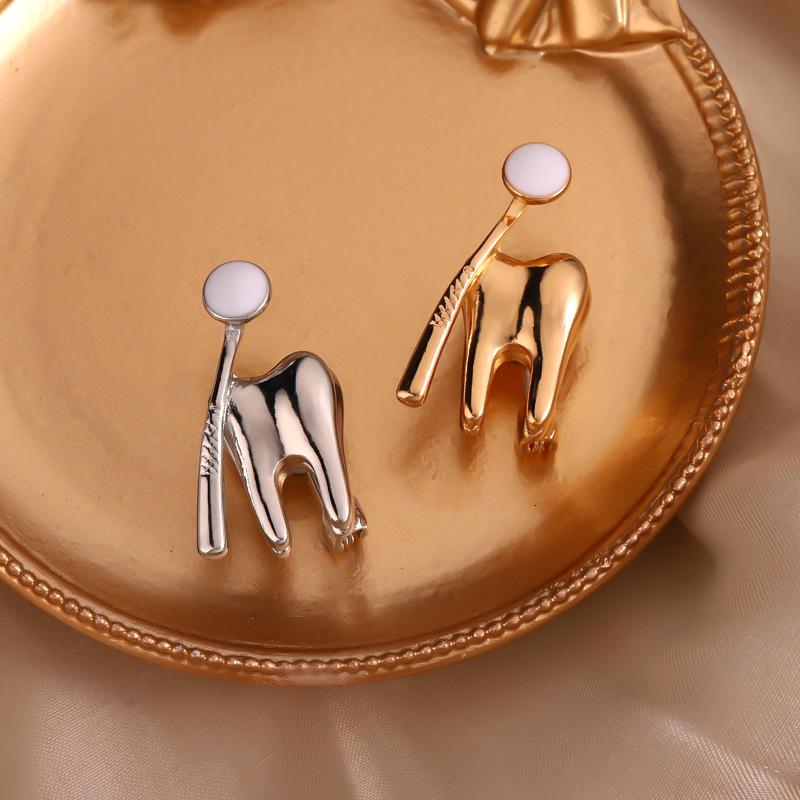 Creative Medical Brooch: Dental Mirror Design for Shirts and Coats