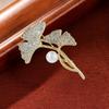 Elegant Women's Ginkgo Leaf Pearl Alloy Brooch/Pin