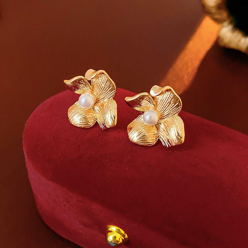 Silver Needle Pearl Flower Stud Earrings - Fashionable, Versatile European & American Style for Women