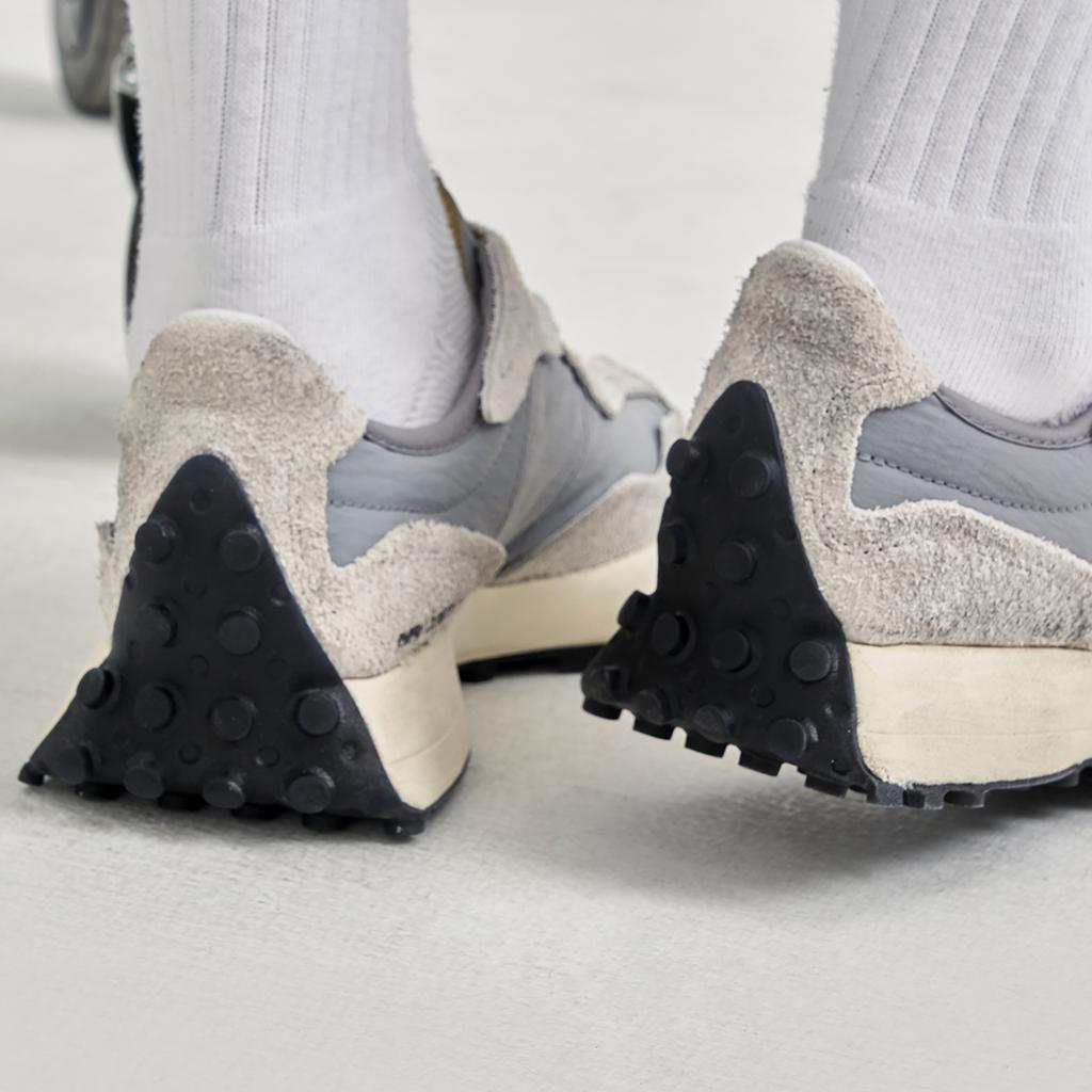 New Balance 327 Grey Matter Unisex Sneakers Magnet U327WCA