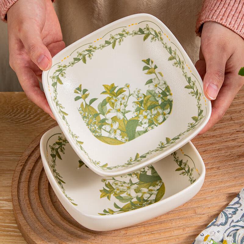 Набор квадратных тарелок ZISIZ Ландыш с ободком