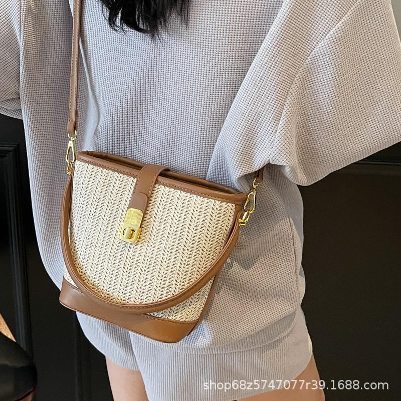 2005 New Large-capacity Straw Bag Niche Woven Portable Shoulder Bag Vacation Style Vacation Bucket Bag Lock Bag