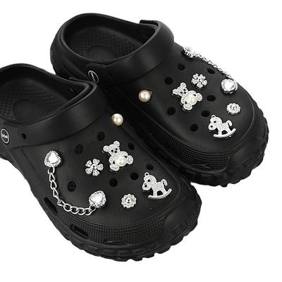 Съемный декоративный цветок для обуви: Деревянная цепочка с двумя медведями и лошадью