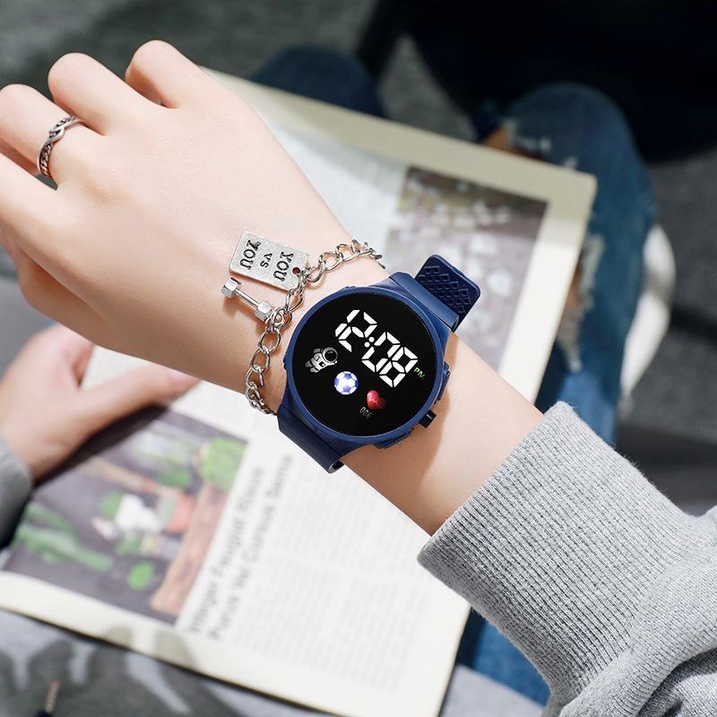 Популярные и стильные круглые электронные часы для детей с дизайном космонавта, высокотехнологичные и модные