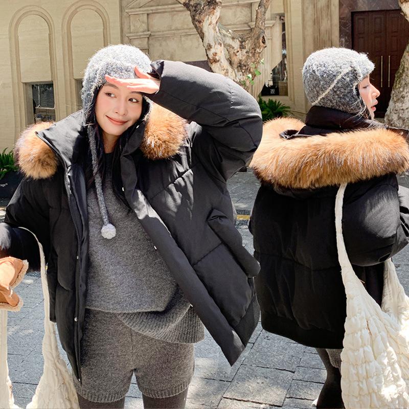 Женская короткая ветрозащитная теплая зимняя куртка с капюшоном из большого меха и рукавами реглан