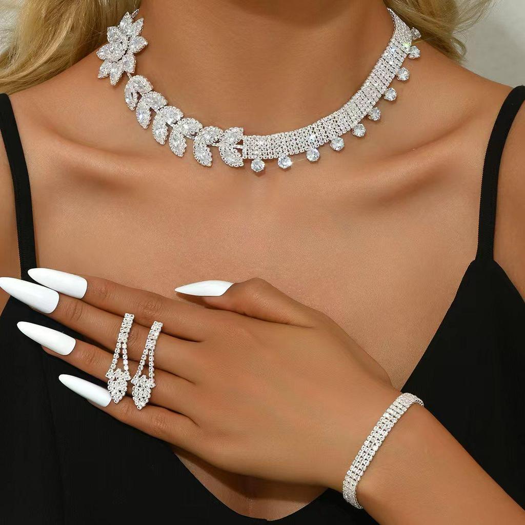 Комплект позолоченных украшений: Индийский и Дубайский дизайн с ожерельем, браслетом, кольцом и серьгами из циркония