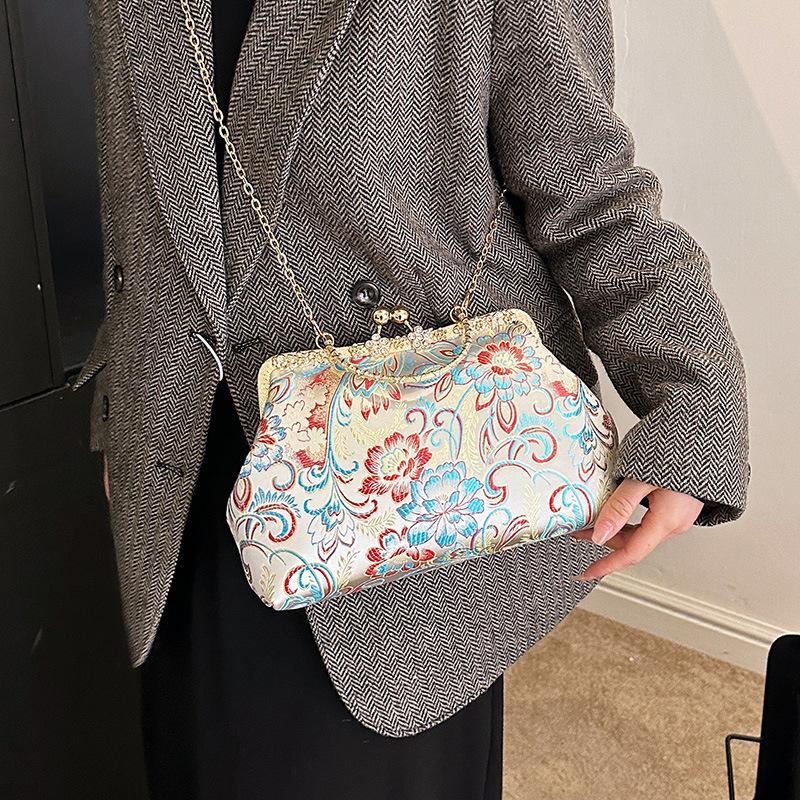 Новая сумка-ракушка в китайском стиле в национальном стиле 2024 года, новая зимняя сумка-цепочка с цветочной инкрустацией и бриллиантами, сумка через плечо, женская сумка-мессенджер