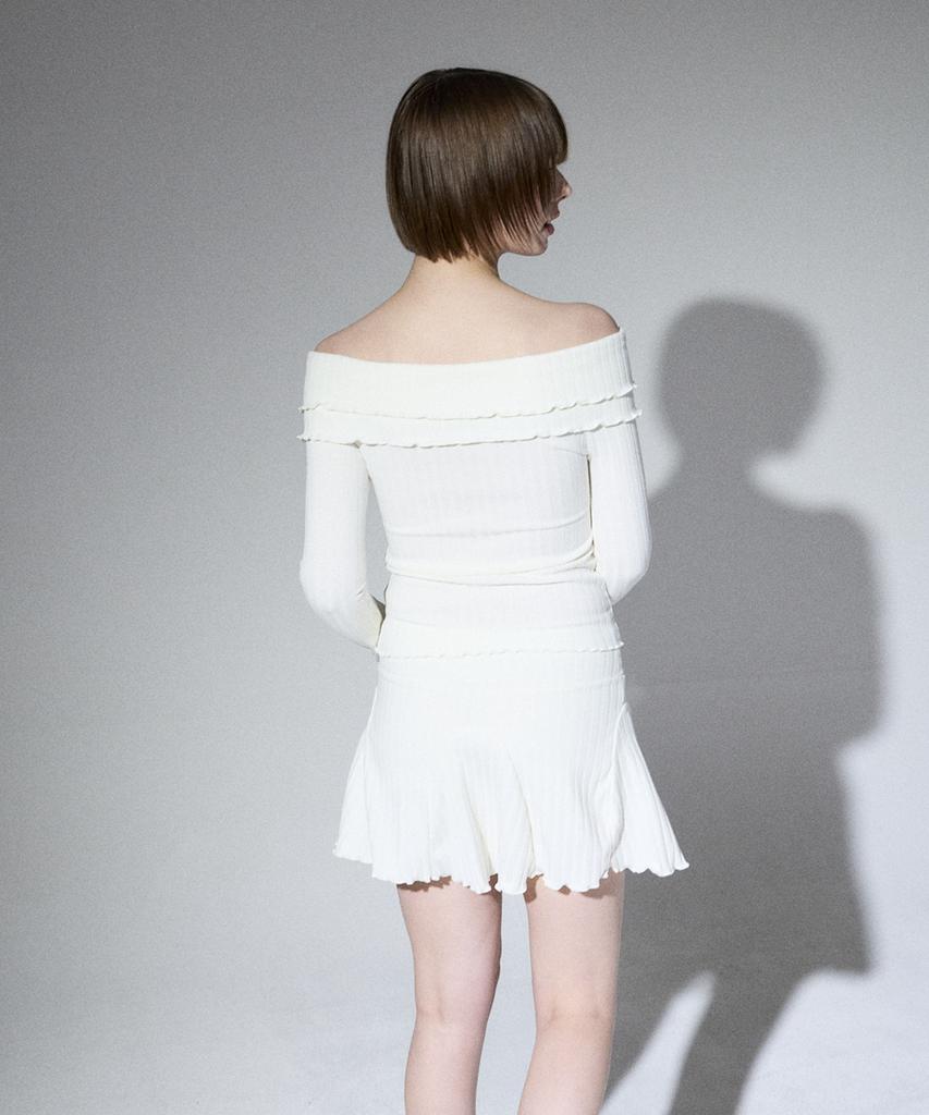 ALIENAR Double Ruffle Off-Shoulder Long Sleeve (Wh)
