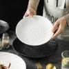 Керамическая обеденная тарелка с текстурой камня