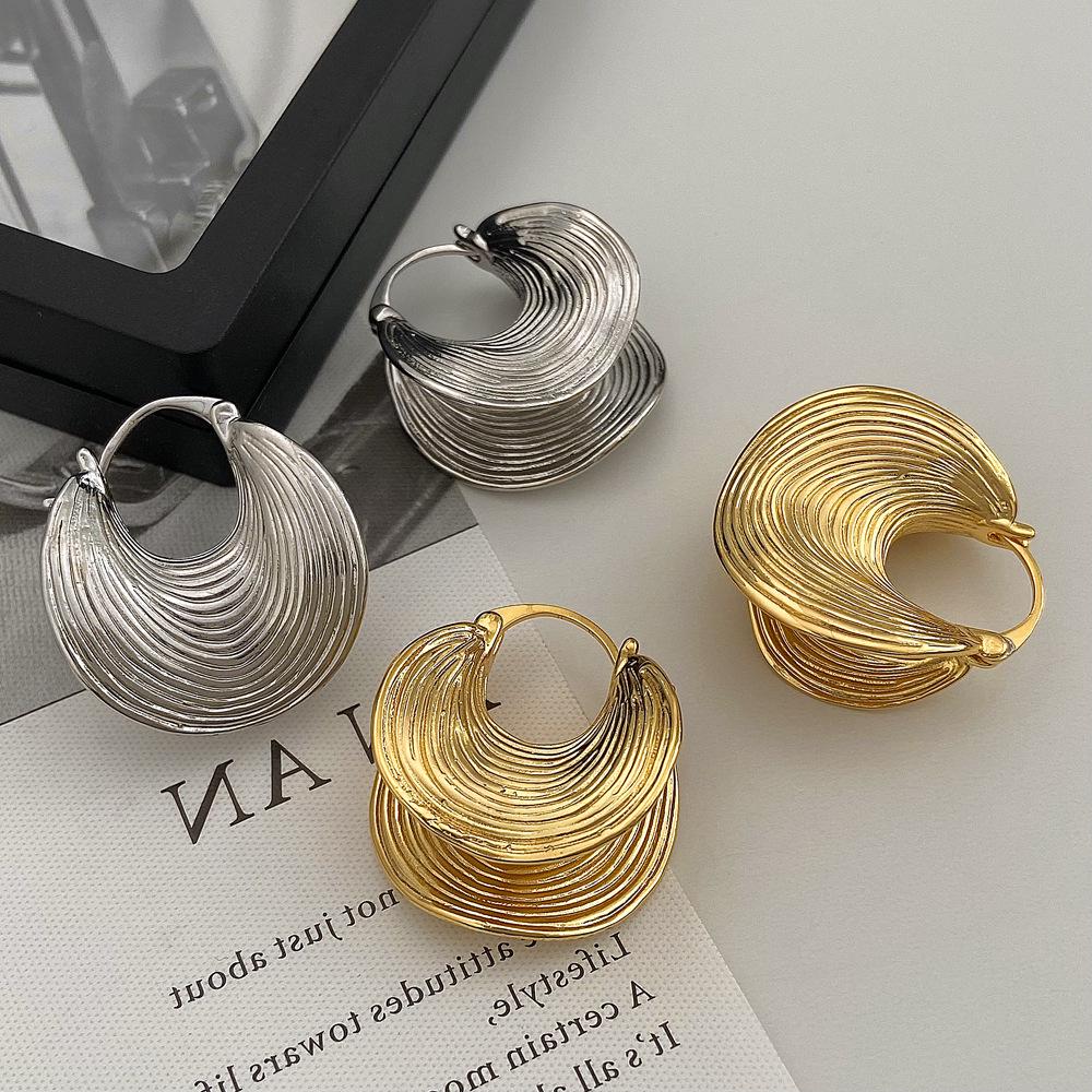 Женские ретро серьги-пусеты в нерегулярную полоску - Преувеличенный европейский и американский уличный стиль высокого класса