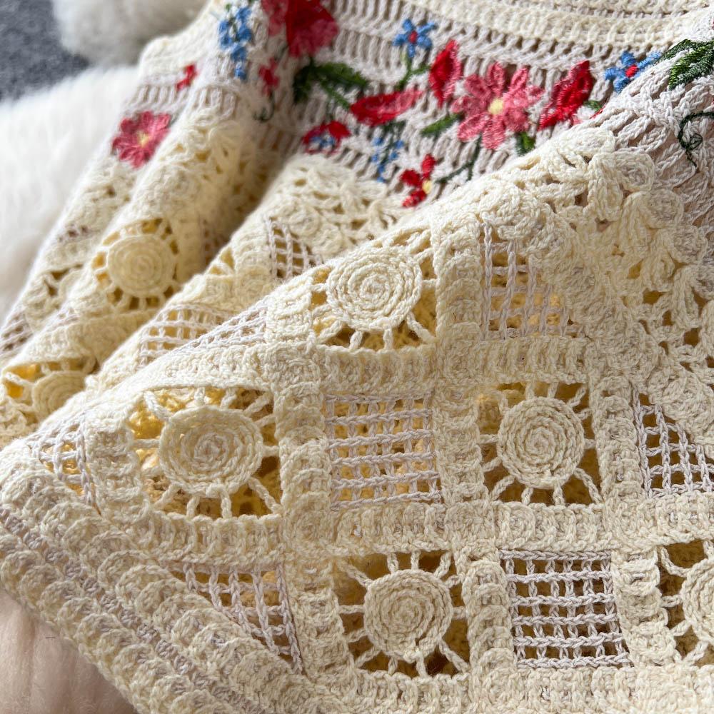 Корейская версия маленького свежего костюма Женский короткий вязаный топ-майка с вырезами для ношения снаружи Сетчатая юбка с вышивкой Двойка