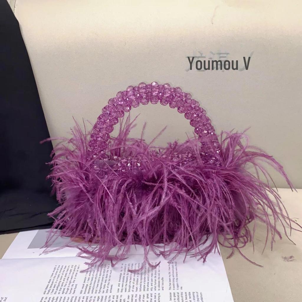 Роскошная сумочка с бисером из перьев страуса карамельного цвета