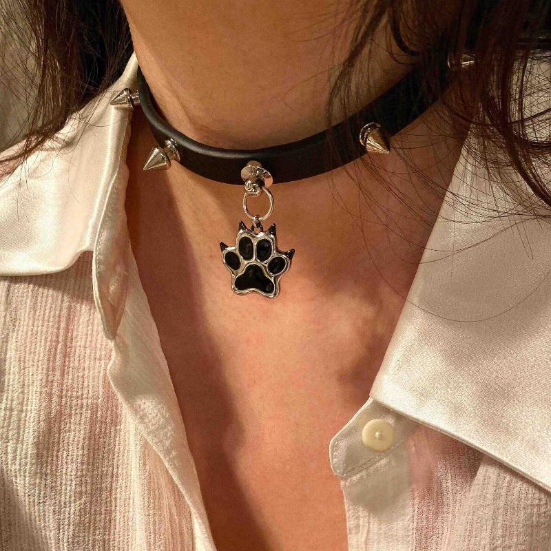 Hip Hop Black Leather Rivets Cat Claw Necklace For Women Dark Spicy Girls Chokers Trend Cool Gothic Jewelry Accessories