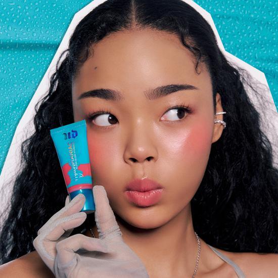 Choose 1 Urban Decay Hydromaniac Glow Blush (+ Mini Puff Included)