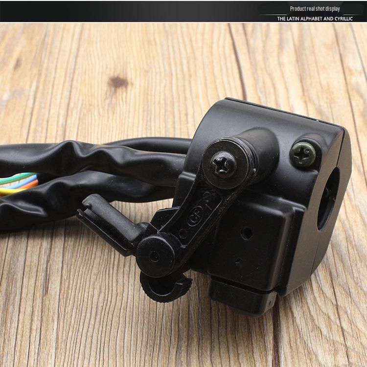 Блок переключателей руля мотоцикла для Dayang DY100: Управление указателями поворота, фарой и клаксоном.