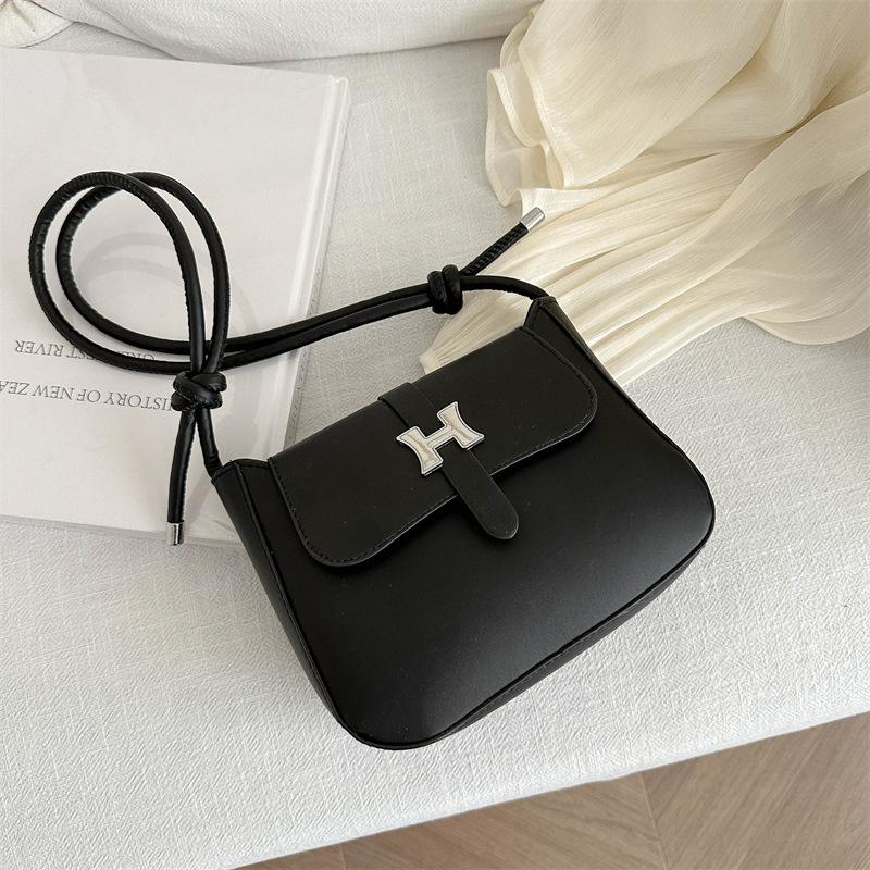 Fashionable Bags for Women's New Summer One-shoulder Crossbody Bags Simple Casual and Large Capacity for Commuting Small Square Bags for Work