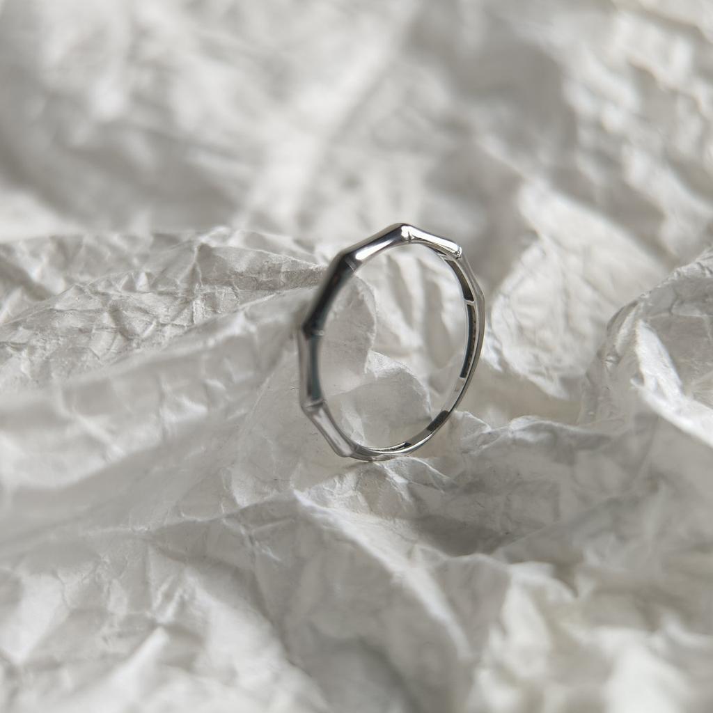 Серебряное кольцо с без камней, вес изделия 0,91 гр (2211273)