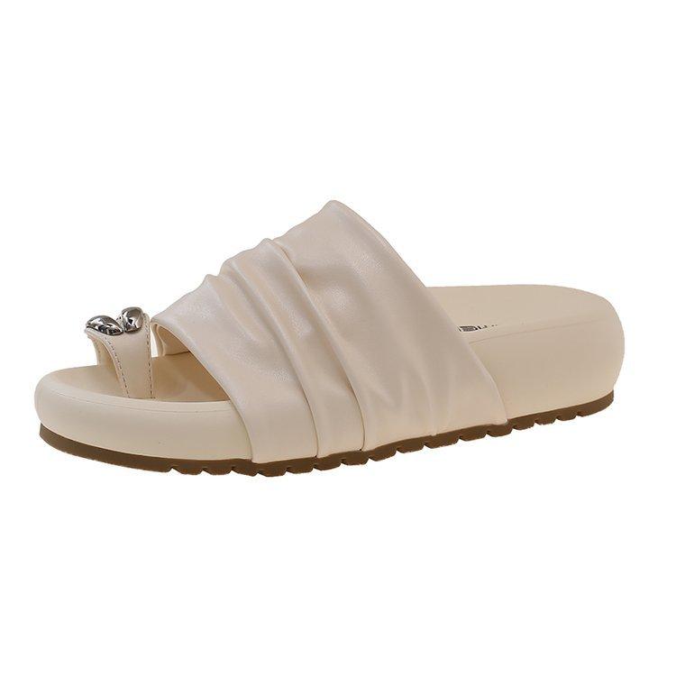 Французский плиссированный набор тапочек с перемычкой для женской летней носки 2025 новые универсальные сандалии на толстой подошве для пляжного отдыха