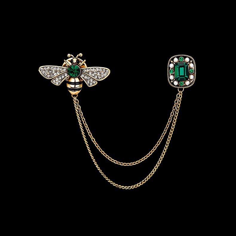 Женская брошь в виде пчелы